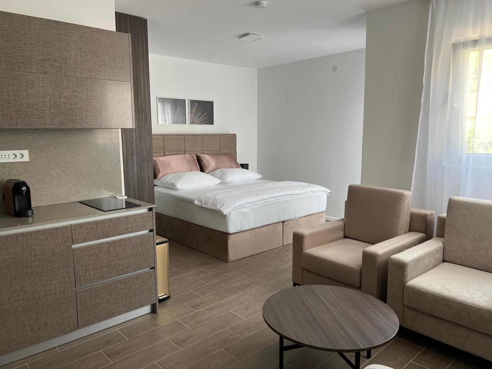 Madamik Apartments Bijela Dış mekan fotoğraf