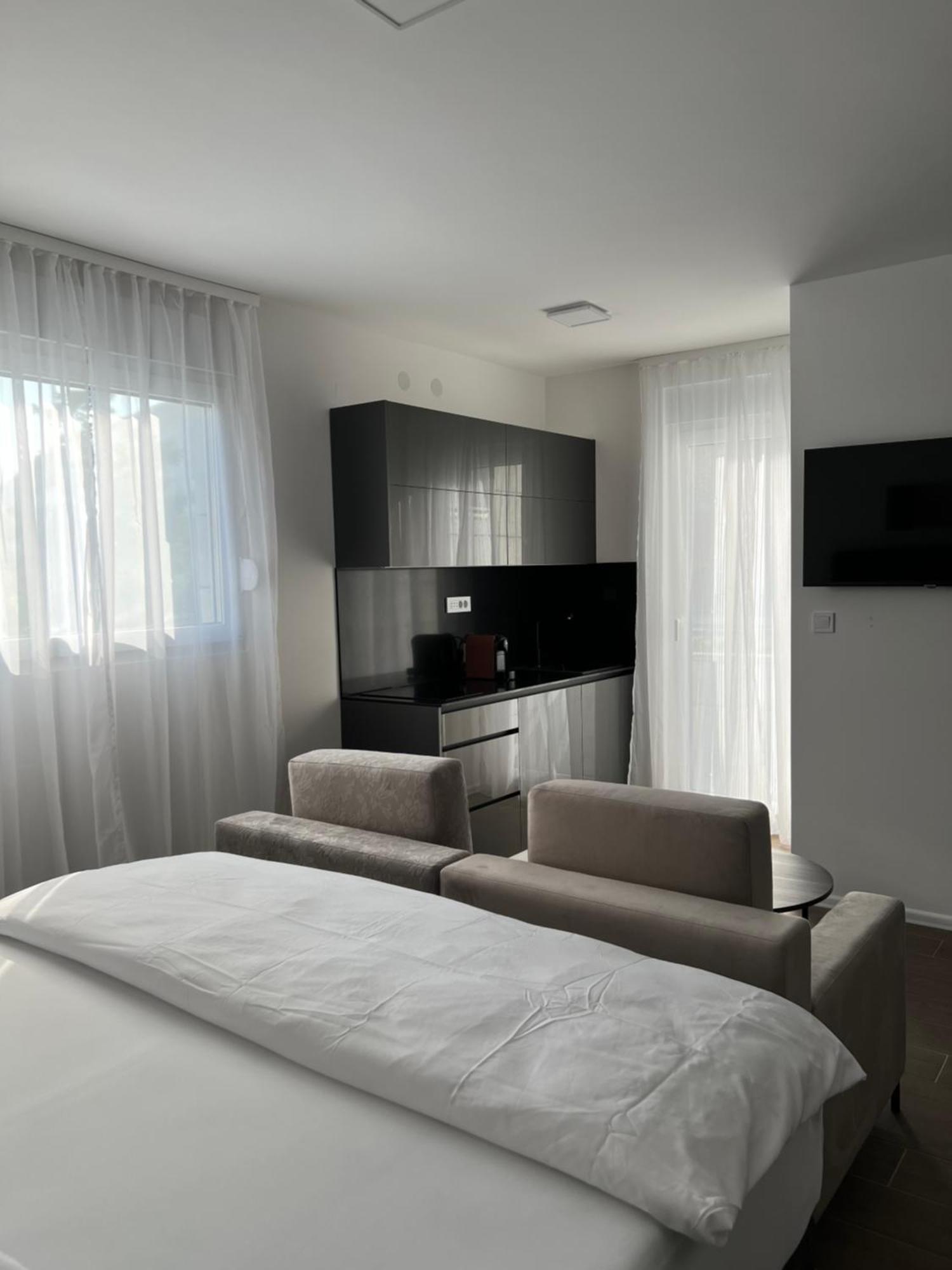 Madamik Apartments Bijela Dış mekan fotoğraf